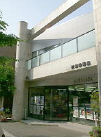 ����y��X